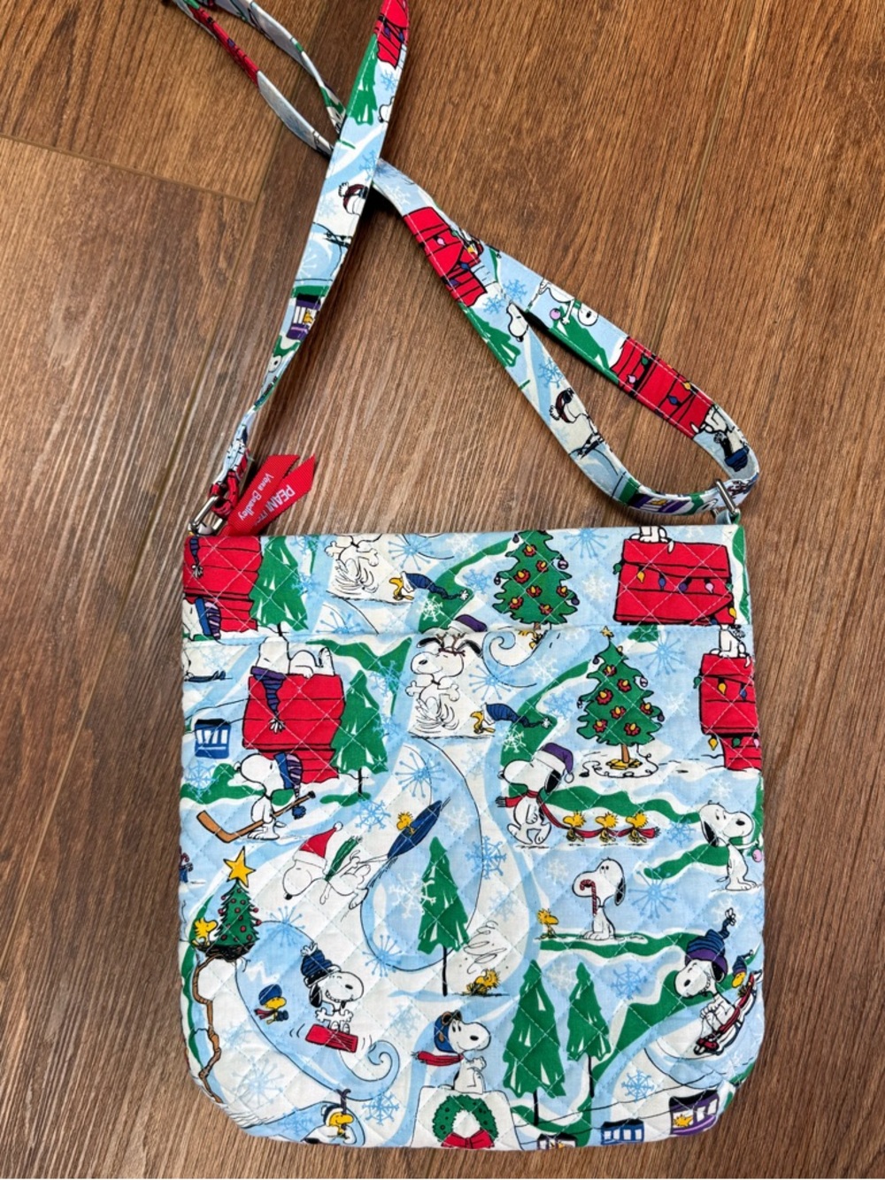 Vera Bradley Peanuts Ski Slope Snoopy - Picture 3 of 6